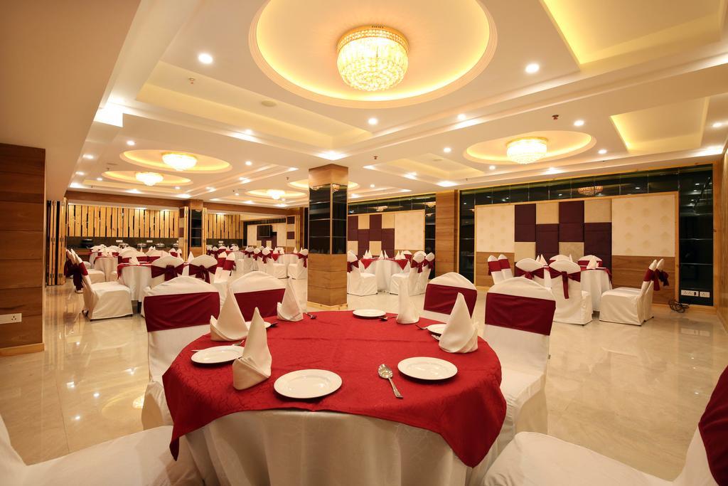 Mint Hotel Premia Chandigarh, Zirakpur Ngoại thất bức ảnh
